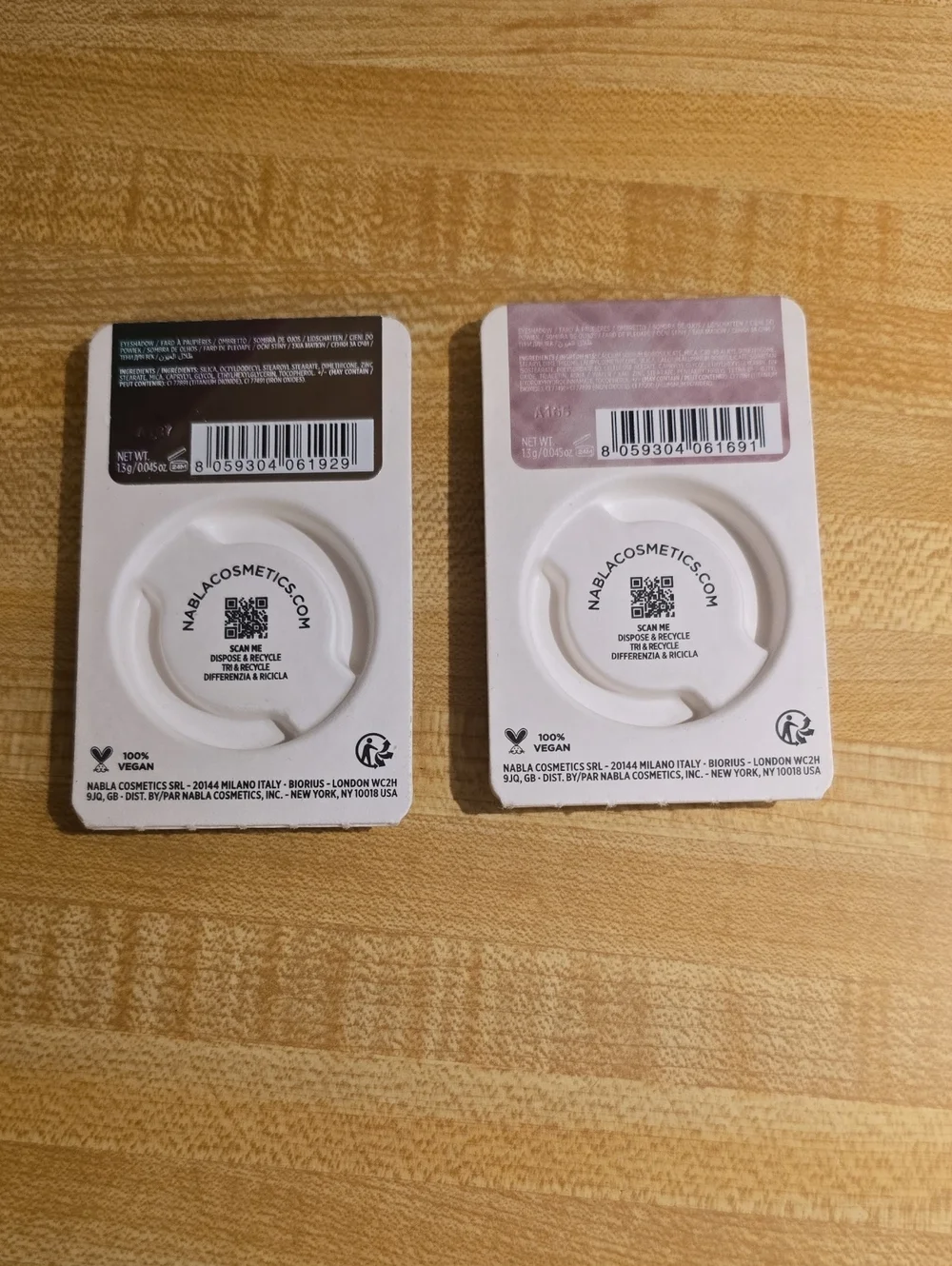 Nabla Single Eyeshadow Pans - Aromatic Notes (black) & Cannabis (pink)